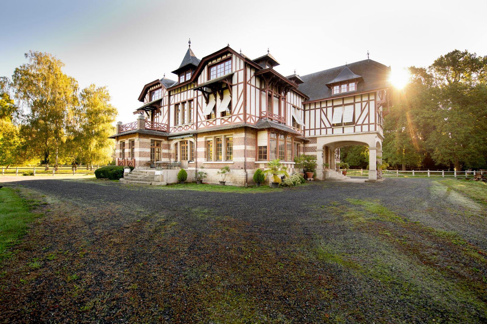 Domaine de la Nèle — the château seen from the drive