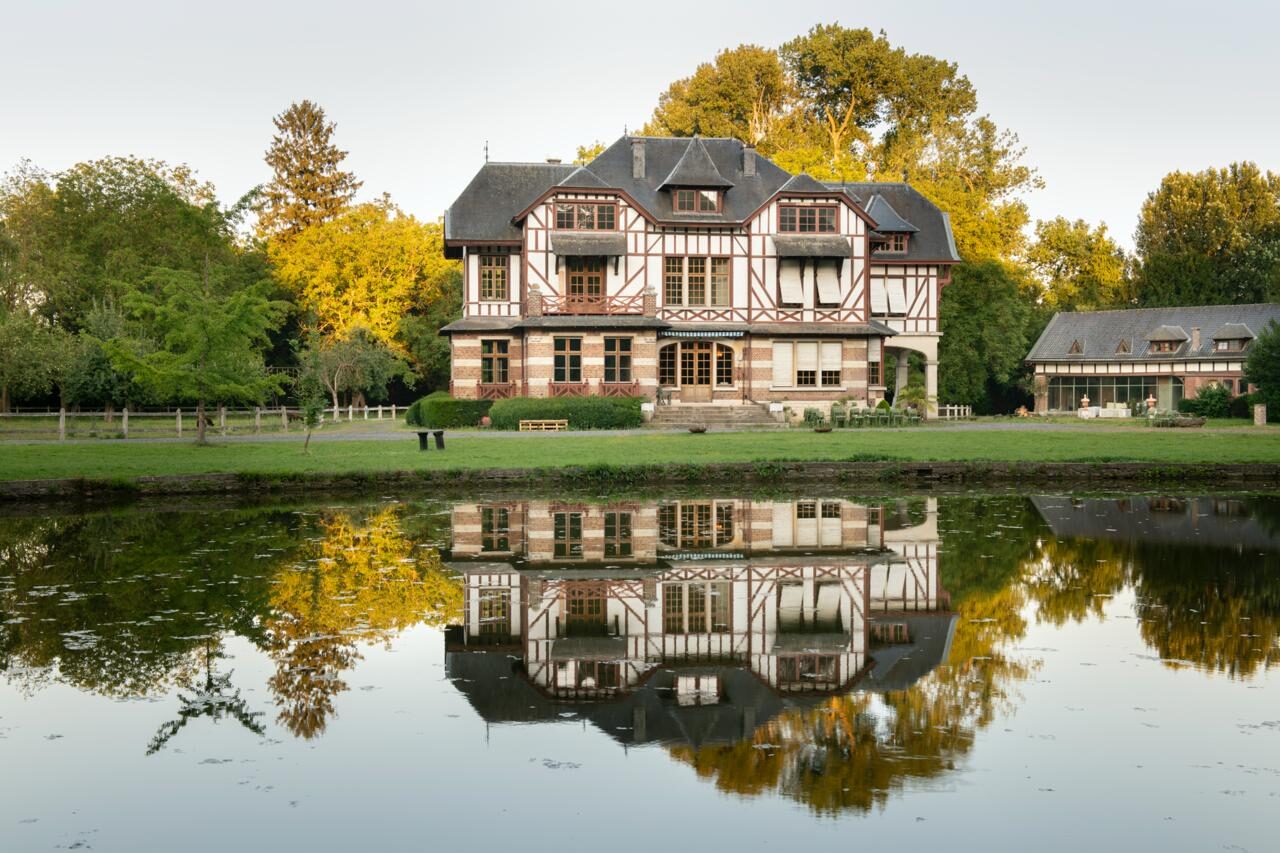 Domaine de la Nèle — the pond at golden hour