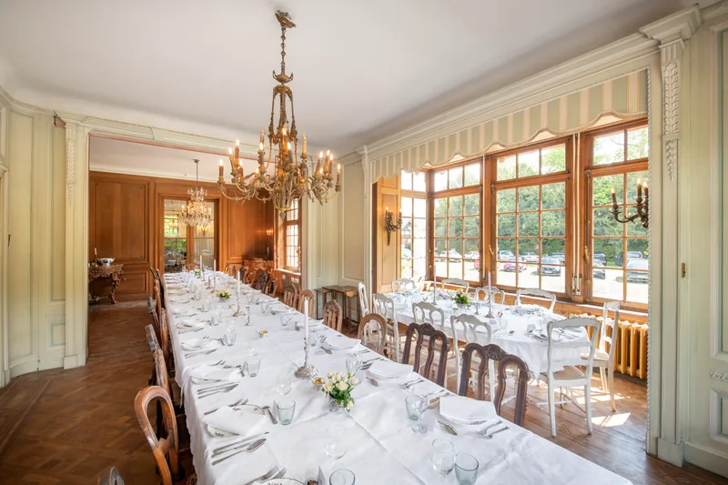 Domaine de la Nèle — the banquet hall laid for a long-table dinner