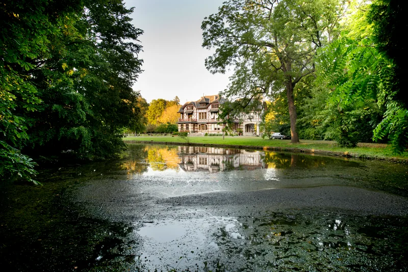 Domaine de la Nèle — the château and grounds