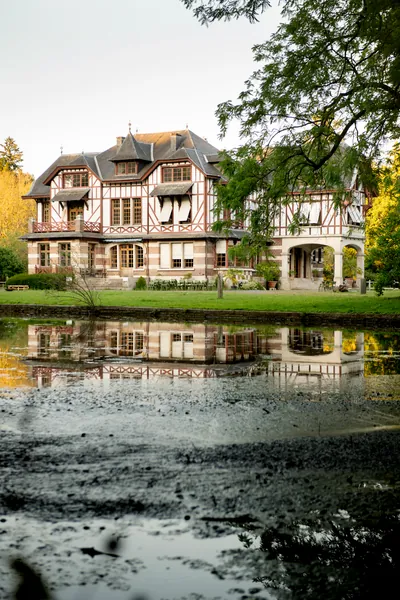Domaine de la Nèle — the château and grounds
