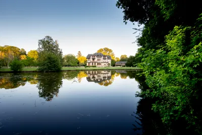 Domaine de la Nèle — the château and grounds