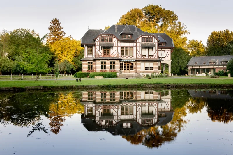 Domaine de la Nèle — the pond at golden hour
