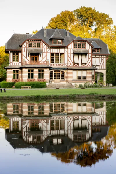 Domaine de la Nèle — the château and grounds